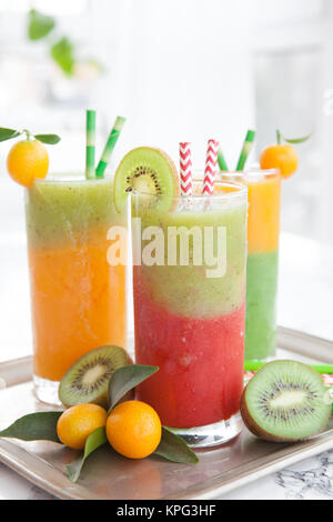 Smoothie aus verschiedenen Früchten Stockfoto