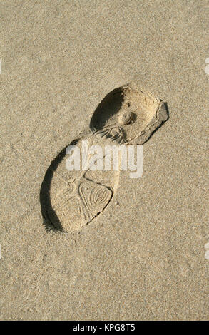 Einzigen Schuh print in den Sand am Strand von Gonubie, East London Stockfoto