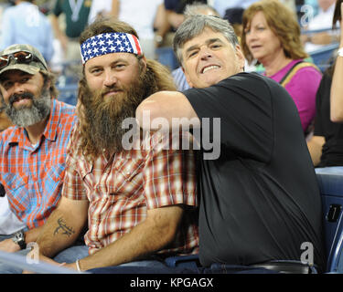 FLUSHING NY-SEPTEMBER 04: Duck's Dynasty Willie Robertson, Sean Hannity, Tag elf der 2014 US Open am USTA Billie Jean King National Tennis Center am 4. September 2014 in der Nähe der Queens Borough von New York City People: Willie Robertson, Sean Hannity Stockfoto