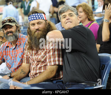 FLUSHING NY-SEPTEMBER 04: Duck's Dynasty Willie Robertson, Sean Hannity, Tag elf der 2014 US Open am USTA Billie Jean King National Tennis Center am 4. September 2014 in der Nähe der Queens Borough von New York City People: Willie Robertson, Sean Hannity Stockfoto