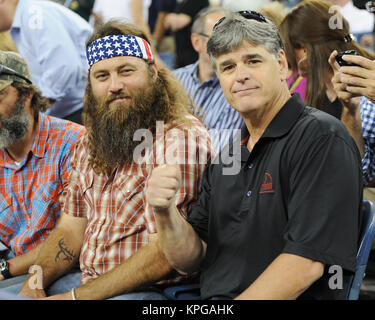 FLUSHING NY-SEPTEMBER 04: Duck's Dynasty Willie Robertson, Sean Hannity, Tag elf der 2014 US Open am USTA Billie Jean King National Tennis Center am 4. September 2014 in der Nähe der Queens Borough von New York City People: Willie Robertson, Sean Hannity Stockfoto