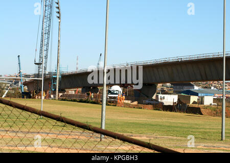 Gautrain-Brücke im Bau, Gauteng, Südafrika Stockfoto