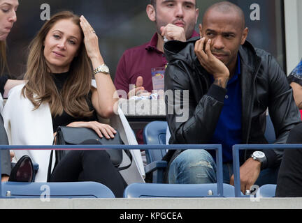 FLUSHING NY-SEPTEMBER 08: Andrea Rajacic, Thierry Henry, an der Mens Singles Finale Tag 15 der 2014 US Open am USTA Billie Jean King National Tennis Center am 8. September 2014 in der Nähe der Queens Borough von New York City People: Andrea Rajacic, Thierry Henry Stockfoto