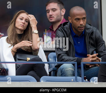 FLUSHING NY-SEPTEMBER 08: Andrea Rajacic, Thierry Henry, an der Mens Singles Finale Tag 15 der 2014 US Open am USTA Billie Jean King National Tennis Center am 8. September 2014 in der Nähe der Queens Borough von New York City People: Andrea Rajacic, Thierry Henry Stockfoto