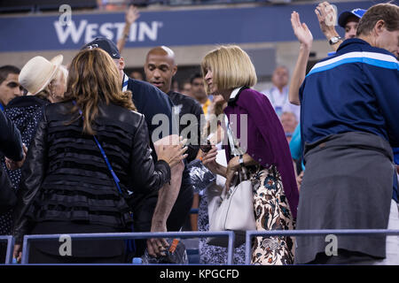 FLUSHING NY-SEPTEMBER 04: Anna Wintour, Tag elf der 2014 US Open am USTA Billie Jean King National Tennis Center am 4. September 2014 in der Nähe der Queens Borough von New York City. Personen: Anna Wintour Stockfoto