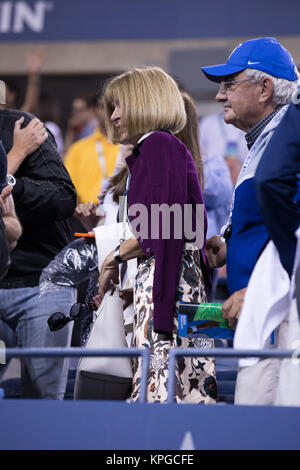 FLUSHING NY-SEPTEMBER 04: Anna Wintour, Tag elf der 2014 US Open am USTA Billie Jean King National Tennis Center am 4. September 2014 in der Nähe der Queens Borough von New York City. Personen: Anna Wintour Stockfoto