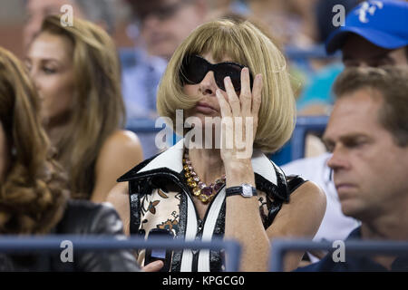 FLUSHING NY-SEPTEMBER 04: Anna Wintour, Tag elf der 2014 US Open am USTA Billie Jean King National Tennis Center am 4. September 2014 in der Nähe der Queens Borough von New York City. Personen: Anna Wintour Stockfoto