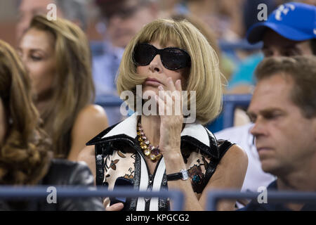 FLUSHING NY-SEPTEMBER 04: Anna Wintour, Tag elf der 2014 US Open am USTA Billie Jean King National Tennis Center am 4. September 2014 in der Nähe der Queens Borough von New York City. Personen: Anna Wintour Stockfoto