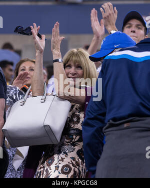 FLUSHING NY-SEPTEMBER 04: Anna Wintour, Tag elf der 2014 US Open am USTA Billie Jean King National Tennis Center am 4. September 2014 in der Nähe der Queens Borough von New York City. Personen: Anna Wintour Stockfoto