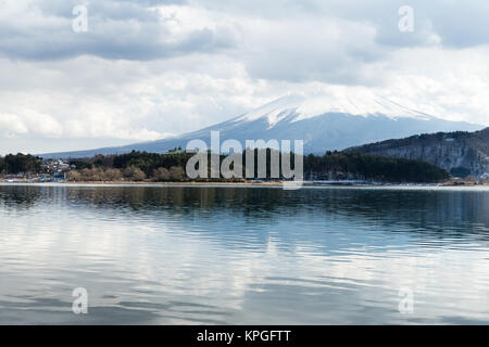 Lake Kawaguchi mit Berg Fuji in Japan Stockfoto