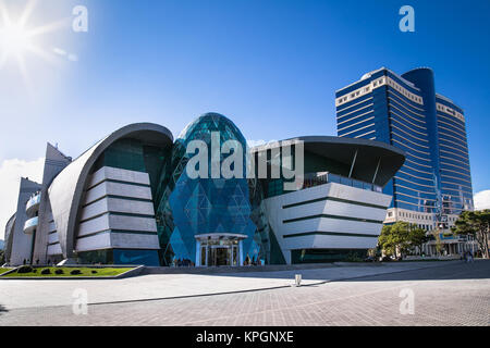 BAKU, Aserbaidschan - Okt 3, 2016: Park Bulvar modernes Einkaufszentrum in Baku am Oct 3, 2016, aserbaidjan. Futuristische Architektur Gebäude in Baku mit Con Stockfoto