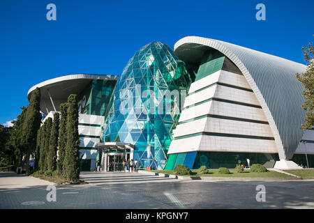 BAKU, Aserbaidschan - Okt 3, 2016: Park Bulvar modernes Einkaufszentrum in Baku am Oct 3, 2016, aserbaidjan. Futuristische Architektur Gebäude in Baku mit Con Stockfoto