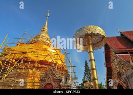 Renovierungsarbeiten durchgeführt am Wat Prathat Doi Suthep Tempel. In Thailand. Stockfoto