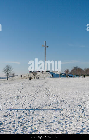 Schnee und Frost um Päpstliche Kreuz im Phoenix Park in Dublin auf einer schönen Winter morgen der erste Tag des neuen Jahres 2010 Stockfoto