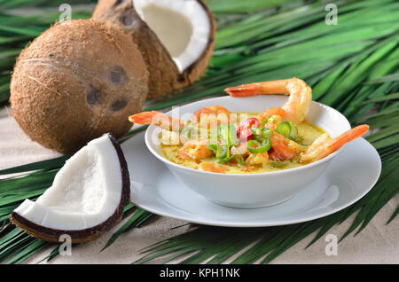 Hot Garnelen Suppe mit Kokosmilch, Chili und Curry Stockfoto