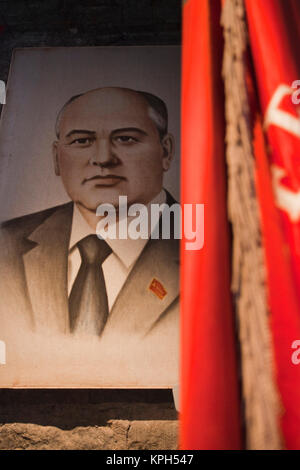 Estland, Tallinn, der Estnischen sowjetischen Lebens Ausstellung bei rotterman Shopping Complex, Portrait von Michail Gorbatschow, UDSSR Führer in den 90er Jahren Stockfoto