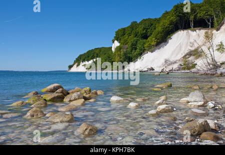 Kreidefelsen und Strand im Nationalpark Jasmund, Rügen, Mecklenburg-Vorpommern, Ostsee, Deutschland, Europa Stockfoto