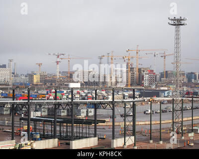 Industrie Zone mit Turmdrehkrane Stockfoto