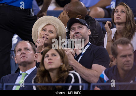 FLUSHING NY-SEPTEMBER 04: Hugh Jackman, Deborra-Lee Furness, Tag elf der 2014 US Open am USTA Billie Jean King National Tennis Center am 4. September 2014 in der Nähe der Queens Borough von New York City People: Hugh Jackman, Deborra-Lee Furness Stockfoto