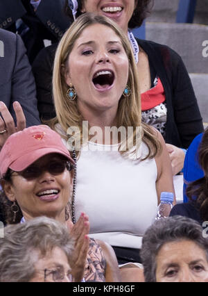 FLUSHING NY-SEPTEMBER 04: Jenna Bush Hager, Tag elf der 2014 US Open am USTA Billie Jean King National Tennis Center am 4. September 2014 in der Nähe der Queens Borough von New York City People: Jenna Bush Hager Stockfoto