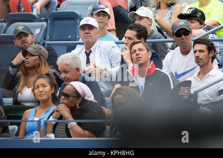 FLUSHING NY - 30. August: Schauspieler Kevin Spacey, Tag 6 der 2014 US Open am USTA Billie Jean King National Tennis Center am 30. August 2014 in der Nähe der Queens Borough von New York City People: Kevin Spacey Stockfoto