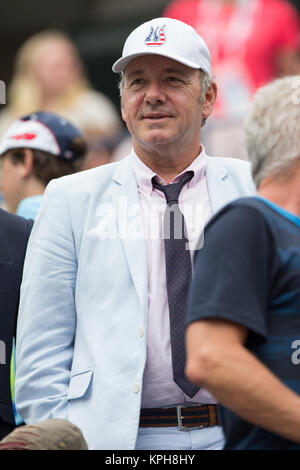 FLUSHING NY - 30. August: Schauspieler Kevin Spacey, Tag 6 der 2014 US Open am USTA Billie Jean King National Tennis Center am 30. August 2014 in der Nähe der Queens Borough von New York City People: Kevin Spacey Stockfoto