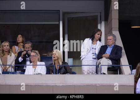 FLUSHING NY-SEPTEMBER 04: Regis Philbin, Tag elf der 2014 US Open am USTA Billie Jean King National Tennis Center am 4. September 2014 in der Nähe der Queens Borough von New York City People: Regis Philbin Stockfoto