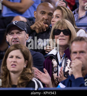 FLUSHING NY-SEPTEMBER 04: Thierry Henry, Hugh Jackman, Anna Wintour, Tag elf der 2014 US Open am USTA Billie Jean King National Tennis Center am 4. September 2014 in der Nähe der Queens Borough von New York City People: Thierry Henry, Hugh Jackman, Anna Wintour Stockfoto