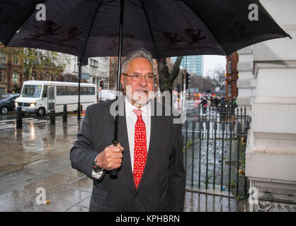 Vijay Mallya Vittal, gemeinsame Leiter der Force India F1, kommt an der Westminster Richter-gericht Aufladungen des finanziellen Verbrechen zu Gesicht. Auslieferung droht Stockfoto