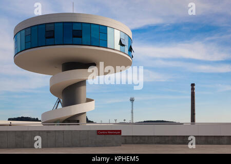 Spanien, Region Asturien, Asturien Provinz, Aviles, Centro Niemeyer, entworfen von brasilianischen Architekten Oscar Niemeyer in ehemals verschmutzten Industriestadt, das Kunstzentrum erbaut 2011 Stockfoto