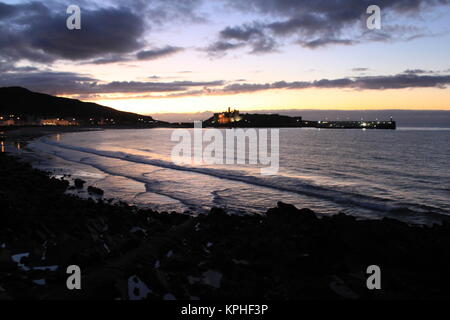 Trawler Fischerboote im Hafen Schälen, Isle of Man, Großbritannien. Die Fischerei auf Kammmuscheln (queenies). Strenge Quoten bedeuten die Boote zum Hafen zurück. Stockfoto