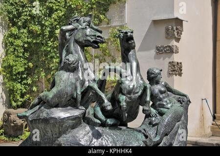 Tryton Skulptur - Jetzt im Innenhof der Burg der Schlesischen Piasten in Brieg untergebracht Stockfoto