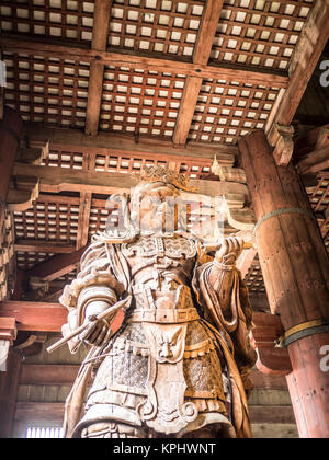 Die Komokuten ist einer der Wächter der Big Buddha (Daibutsuden) an Todaiji Tempel in Nara, Japan Stockfoto