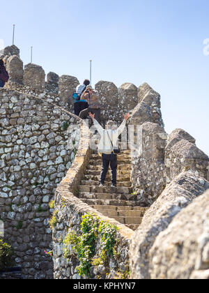 Ein paar Bilder von japanischen Touristen, die in der Burg der Mauren Stockfoto