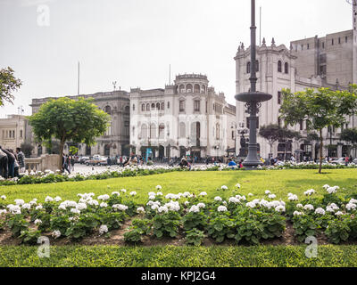 Lima, Peru - 11. Oktober 2014 - Blick auf die spektakuläre Architektur der San Martin Platz in Lima (Peru). Stockfoto