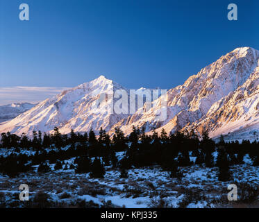 USA, Kalifornien, Wheeler Crest und Mt. Tom mit Blick auf die Sierra Bereich in der Nähe von Bishop (Large Format Größen verfügbar) Stockfoto