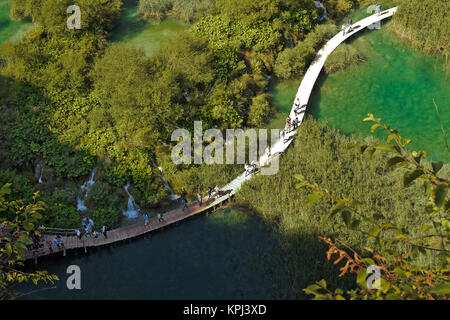 Plitvicer Seen, KROATIEN - September 5, 2017: Der Nationalpark Plitvicer Seen ist ein UNESCO Weltkulturerbe und der am meisten besuchten National in Kroatien. Stockfoto