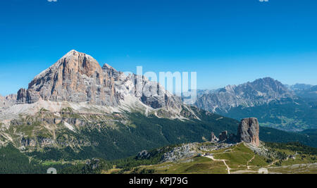 Wanderweg nach Nuvolau, Aussicht auf die Berge Tofane und Cinque Torri, Dolomiten, Südtirol, Südtirol, Italien Stockfoto