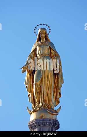 Statue der Heiligen Jungfrau Maria Stockfoto