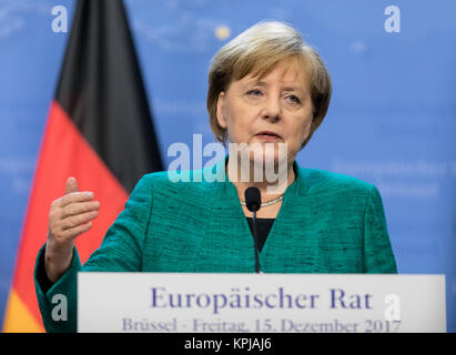 Bruxelles, Belgien. 15 Dez, 2017. 15. Dezember 2017 - Brüssel, Belgien: Die deutsche Bundeskanzlerin Angela Merkel und der französische Präsident (Unsichtbar) Adresse eine Pressekonferenz auf dem EU-Gipfel. Credit: Geschichte/Alamy leben Nachrichten Stockfoto