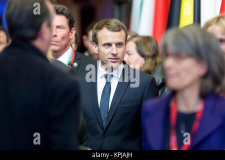 Bruxelles, Belgien. 15 Dez, 2017. 15. Dezember 2017 - Brüssel, Belgien: Bundeskanzler (unsichtbar) und der französische Präsident Emmanuel Längestrich Adresse eine Pressekonferenz auf dem EU-Gipfel. Credit: Geschichte/Alamy leben Nachrichten Stockfoto