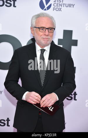 Wolf Blitzer kommt an "Die Post" Washington, DC Premiere auf der Newseum am 14. Dezember 2017 in Washington, DC. Credit: Erik Pendzich/Alamy leben Nachrichten Stockfoto