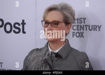 Meryl Streep kommt an "Die Post" Washington, DC Premiere auf der Newseum am 14. Dezember 2017 in Washington, DC. Credit: Erik Pendzich/Alamy leben Nachrichten Stockfoto