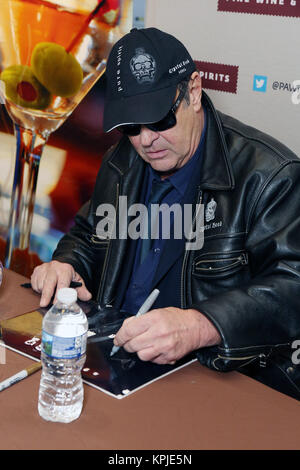 Philadelphia, PA, USA. 15 Dez, 2017. Dan Aykroyd Flaschen Kristall Wodka an feinen Wein & gute Laune Premium Collection Store in Philadelphia, Pa, am 15. Dezember 2017 unterzeichnen, Credit: Star Shooter / Medien Punch/Alamy leben Nachrichten Stockfoto