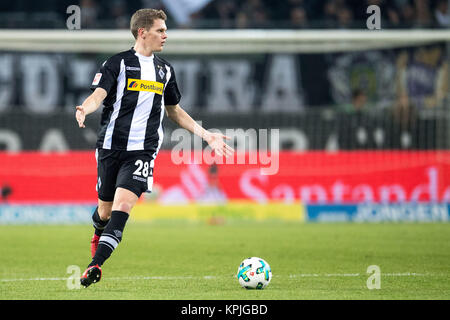 Mönchengladbach, Deutschland. 15 Dez, 2017. Gladbach ist Matthias Ginter in Aktion während der deutschen Bundesliga Fußball Spiel zwischen Borussia Mönchengladbach und dem Hamburger SV im Borussia-park in Mönchengladbach, Deutschland, 15. Dezember 2017. Credit: Marius Becker/dpa/Alamy leben Nachrichten Stockfoto