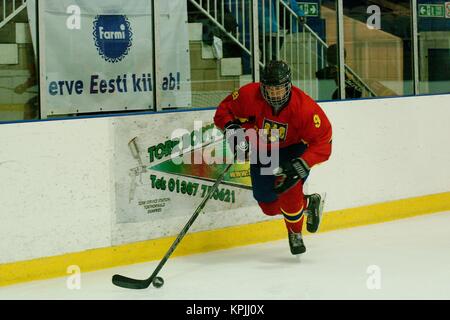 Dumfries, Schottland, 16. Dezember 2017. Eduard Casaneanu spielen für Rumänien gegen Korea die 2018 IIHF Eishockey U20 Weltmeisterschaft Division II, Gruppe A, an der Dumfries. Credit: Colin Edwards/Alamy Leben Nachrichten. Stockfoto