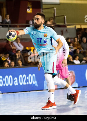 Leon, Spanien. 16. Dezember, 2017. Valero Rivera (FC Barcelona) in Aktion während der Handball Match von 2017/2018 Spanisch Asobal Cup zwischen FC Barcelona Lassa und Quabit Guadalajara im Sportzentrum am 16. Dezember 2017 in Leon, Spanien. © David Gato/Alamy leben Nachrichten Stockfoto