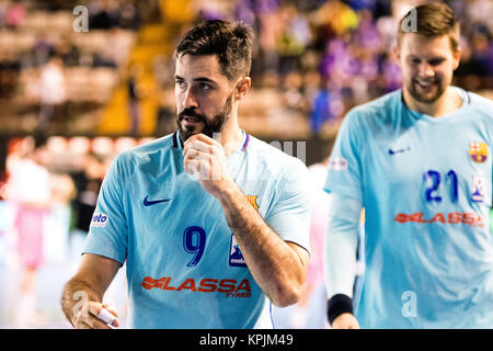 Leon, Spanien. 16. Dezember, 2017. Raúl Entrerrios (FC Barcelona) während der Handball Match von 2017/2018 Spanisch Asobal Cup zwischen FC Barcelona Lassa und Quabit Guadalajara im Sportzentrum am 16. Dezember 2017 in Leon, Spanien. © David Gato/Alamy leben Nachrichten Stockfoto