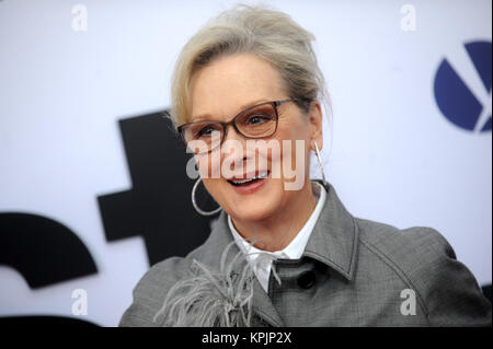 WASHINGTON, DC - Dezember 14: Bob Odenkirk kommt an "Die Post" Washington, DC Premiere auf der Newseum am 14. Dezember 2017 in Washington, DC. Personen: Meryl Streep Stockfoto