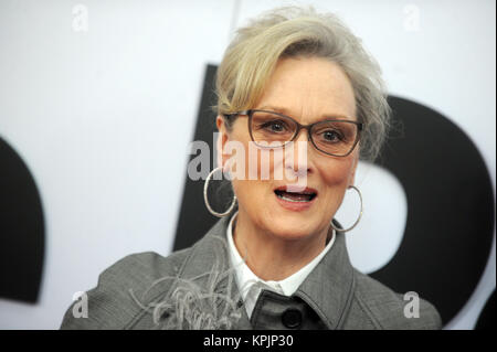 WASHINGTON, DC - Dezember 14: Bob Odenkirk kommt an "Die Post" Washington, DC Premiere auf der Newseum am 14. Dezember 2017 in Washington, DC. Personen: Meryl Streep Stockfoto